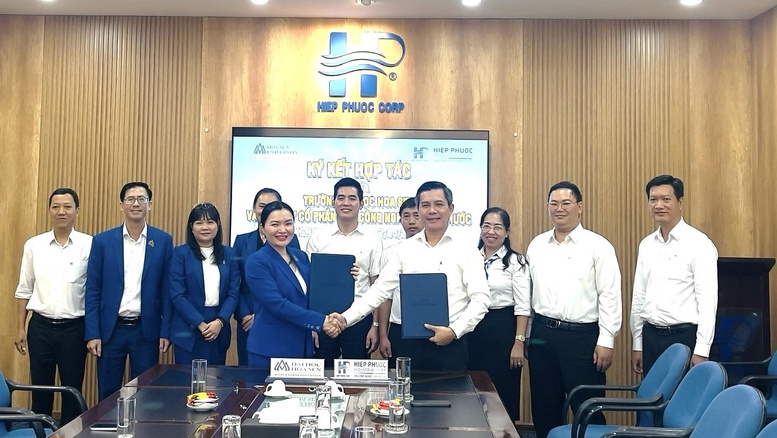 Nút thắt nhân lực công nghệ cao trong các Khu công nghiệp và lời giải từ mô hình ‘Ba nhà’