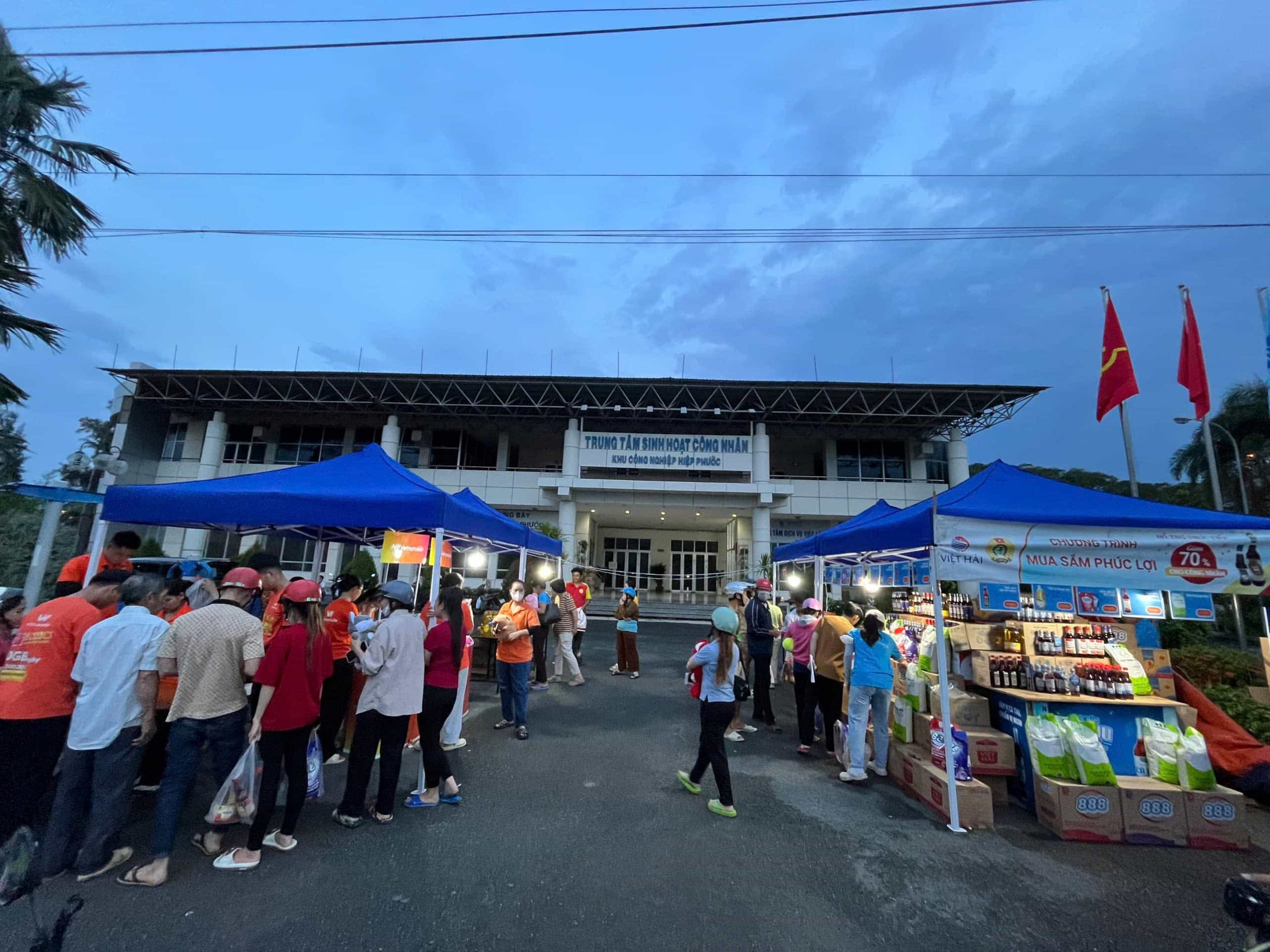 Chương trình Bán hàng lưu động “Mua sắm phúc lợi HBA” tại Khu công nghiệp Hiệp Phước